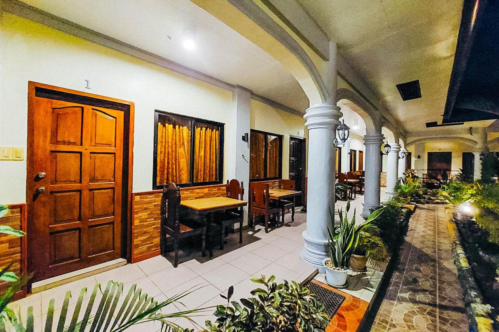 Mbg Travellers Inn Powered By Cocotel Puerto Princesa Luaran gambar