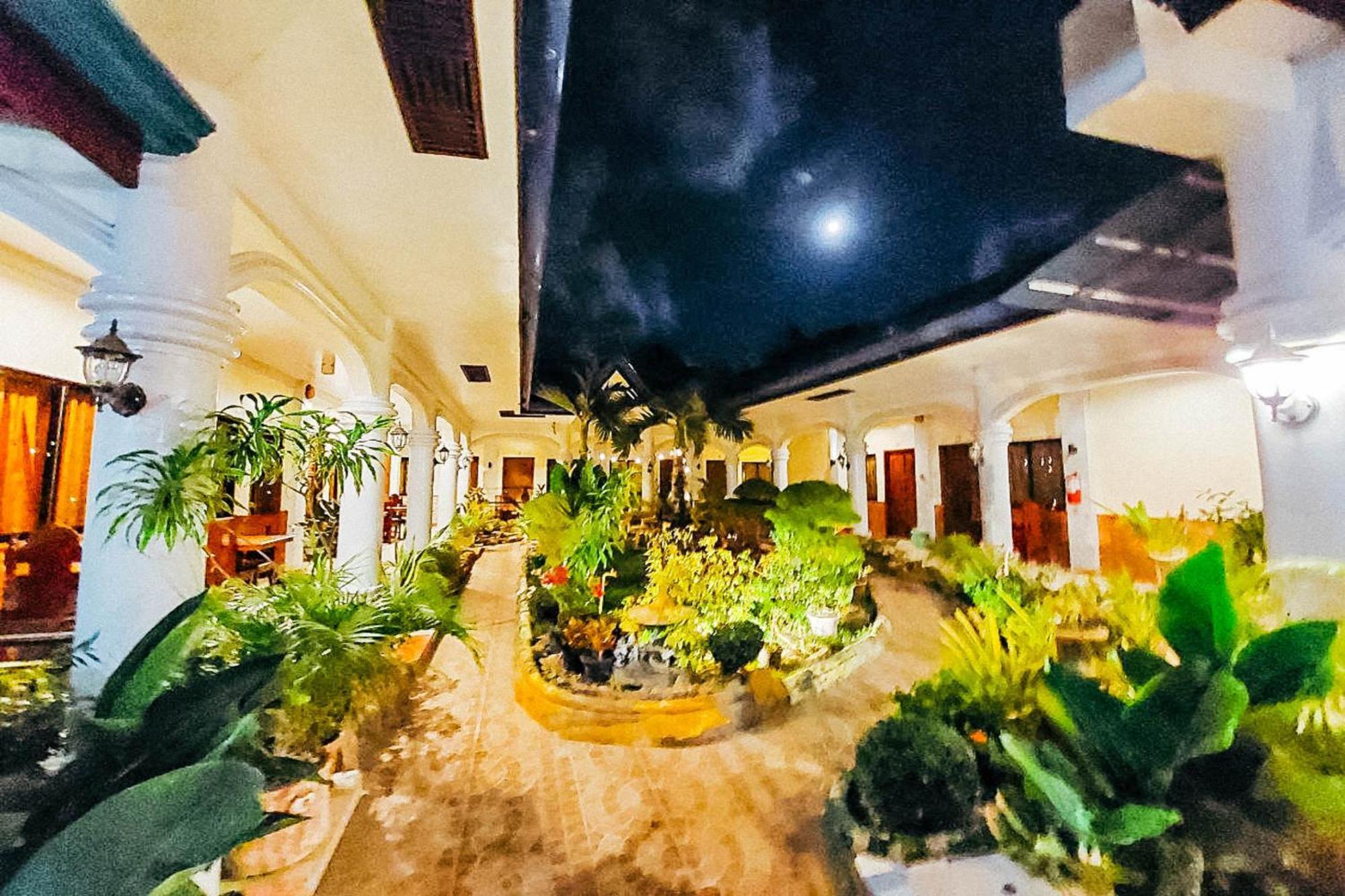 Mbg Travellers Inn Powered By Cocotel Puerto Princesa Luaran gambar