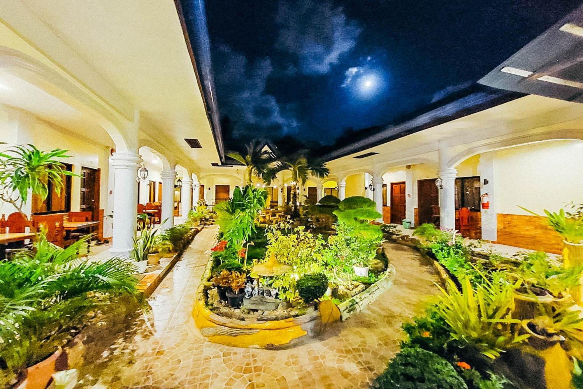 Mbg Travellers Inn Powered By Cocotel Puerto Princesa Luaran gambar